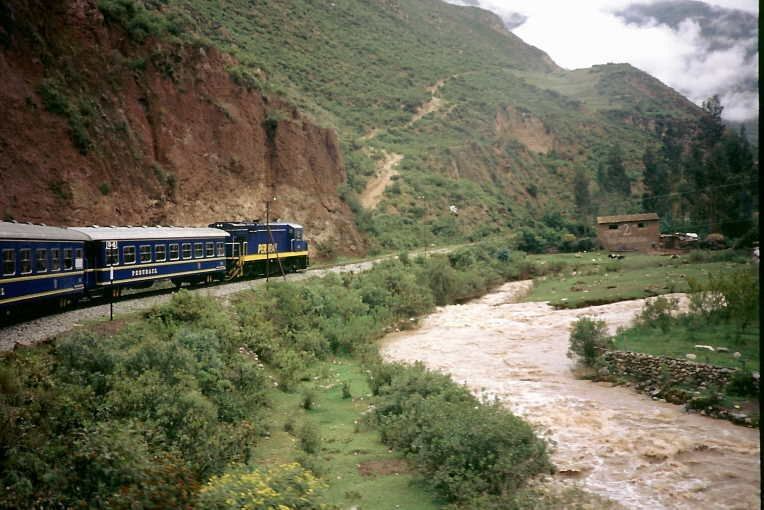 0110KM 42170 23JAN03 Peru Rio Urubamba.jpg